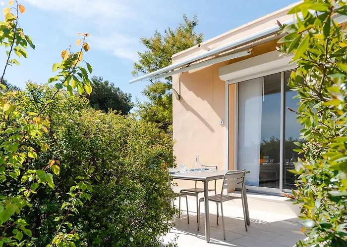 Pavillon Lumineux Avec Terrasse, à 1 Km De La – 2 Pièces, 1 Chambre, Barbecue, Wi-fi - Fr-1-409a-3 *